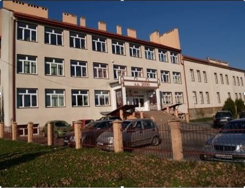 Zdjęcie budynku szkoły podstawowej w Jasienicy Rosielnej